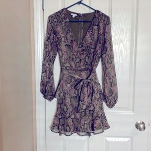 Cute snake print ruffle l/s dress 🐍